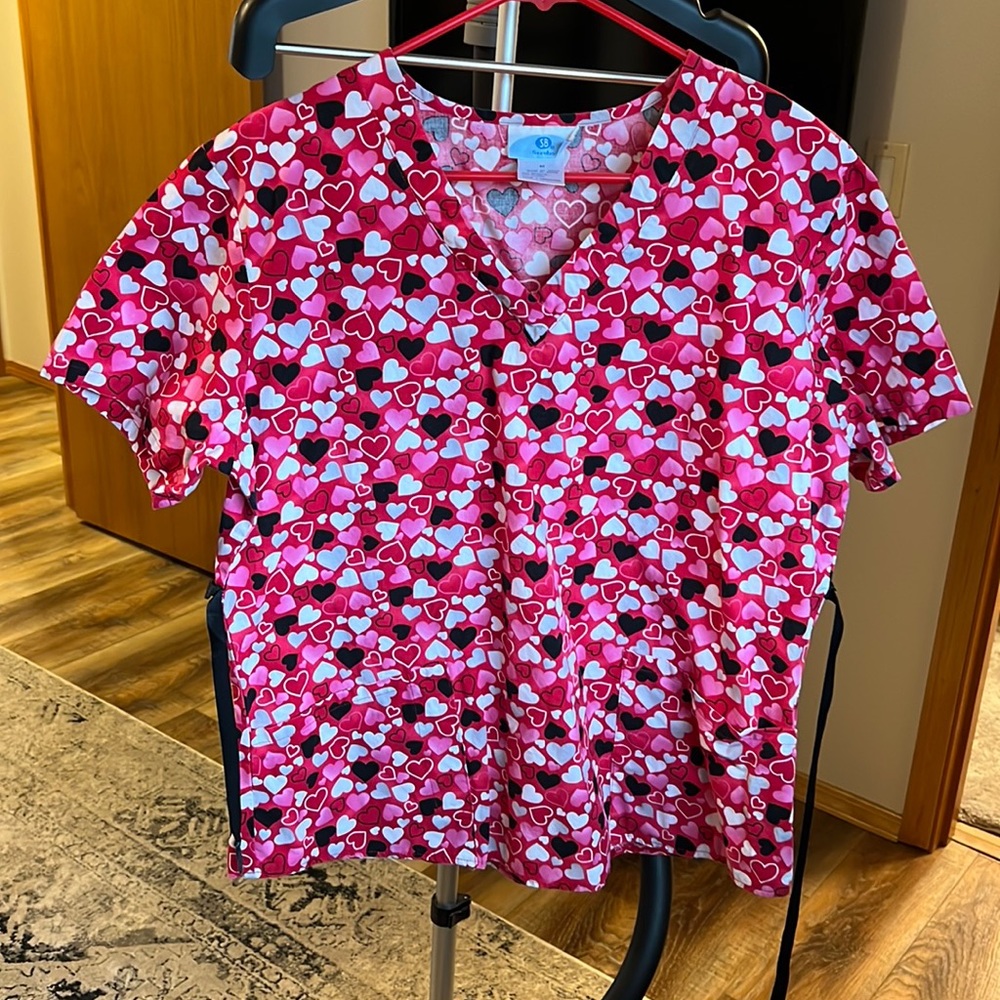 Hearts scrub top